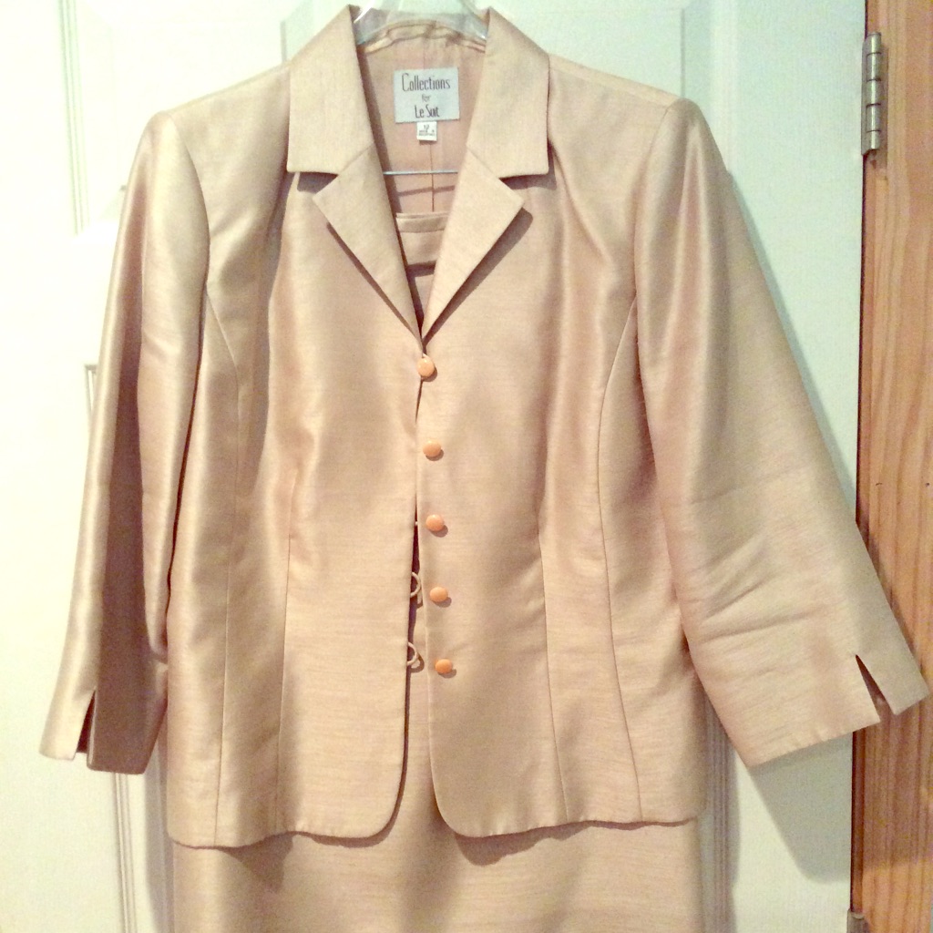 Le Suit